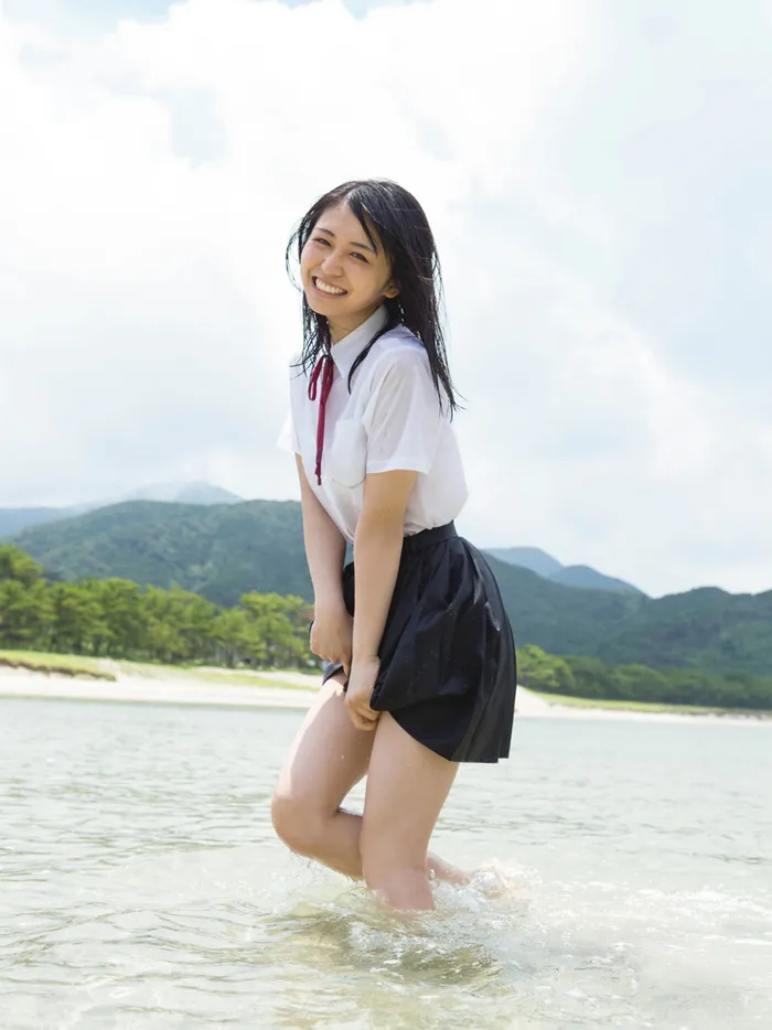 元櫻坂46の長濱ねるが８年ぶりの写真集発売！８年前と比べてみた。