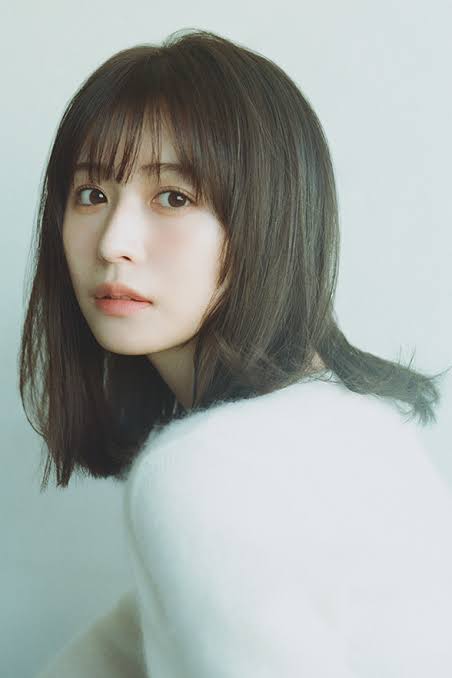元櫻坂46の長濱ねるが8年ぶりの写真集発売!8年前と比べてみた。