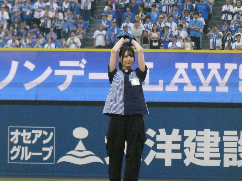 日向坂46の小坂菜緒がDeNA対阪神の始球式に登場！結果は？