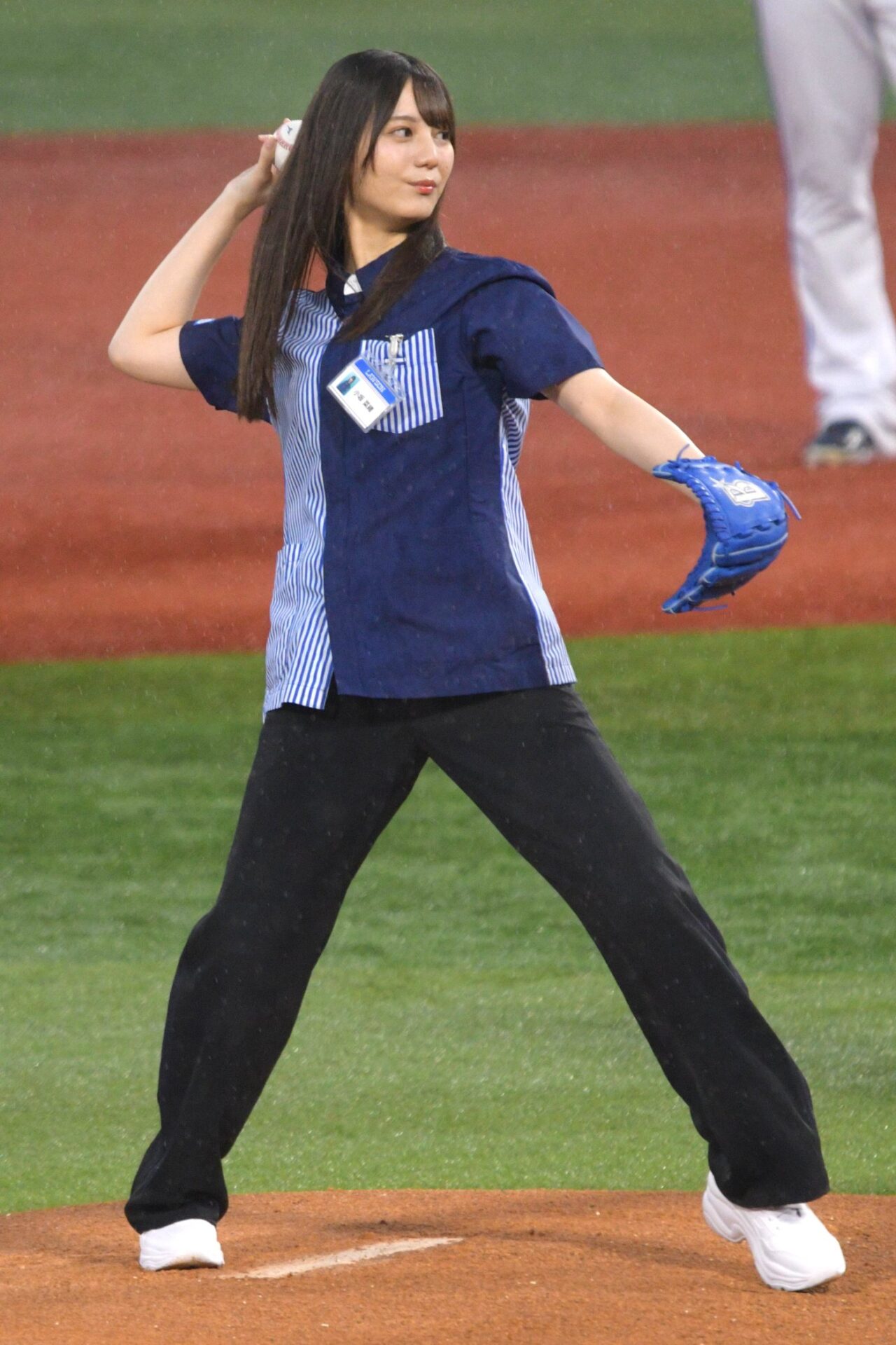日向坂46の小坂菜緒がDeNA対阪神の始球式に登場！結果は？