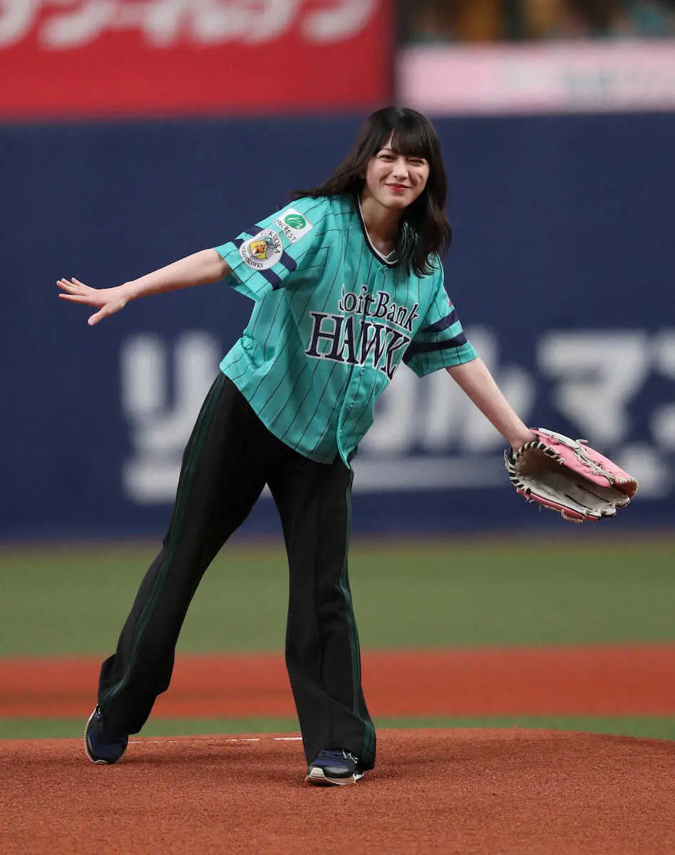 櫻坂46の山﨑天がZOZOマリンスタジアムで始球式に登場！過去の櫻坂46メンバーの始球式の結果を調べてみた。