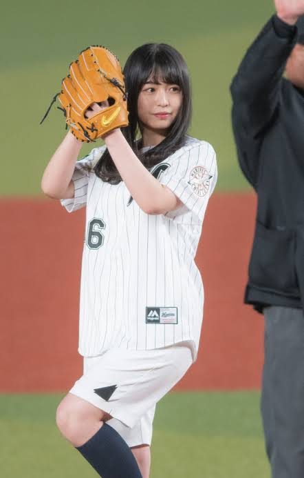 櫻坂46の山﨑天がZOZOマリンスタジアムで始球式に登場！過去の櫻坂46メンバーの始球式の結果を調べてみた。