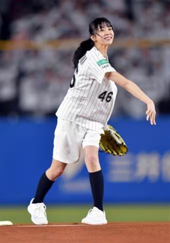 櫻坂46の山﨑天がZOZOマリンスタジアムで始球式に登場！過去の櫻坂46メンバーの始球式の結果を調べてみた。