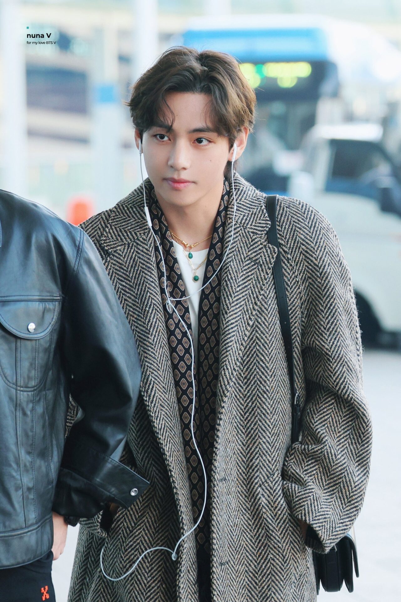BTS(防弾少年団)のVが空港でのファンの行動に苦言、何があった？