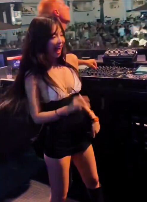 BLACKPINKのジェニーがスペイン・イビサ島のクラブにサプライズ登場！ファンの反応は？
