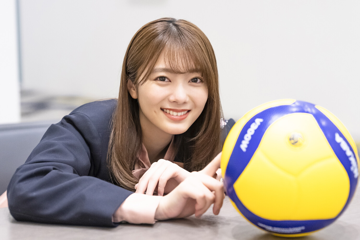 日向坂46の小坂菜緒がSVリーグの始球式に登場!バレーボール経験のアイドルって少ない?