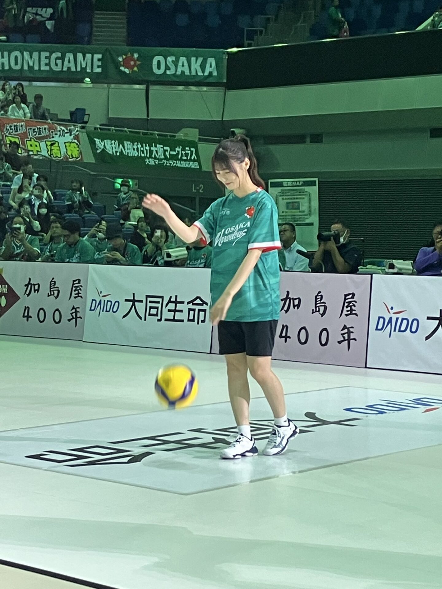 日向坂46の小坂菜緒がSVリーグの始球式に登場!バレーボール経験のアイドルって少ない?