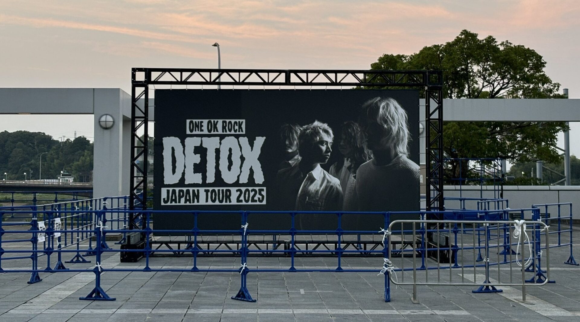 ONE OK ROCK(ワンオク)のTAKAが骨折の経過報告、レントゲン写真を公開。