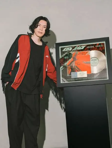 米津玄師の「IRIS OUT」が世界5位の快挙!ファンの反応は?