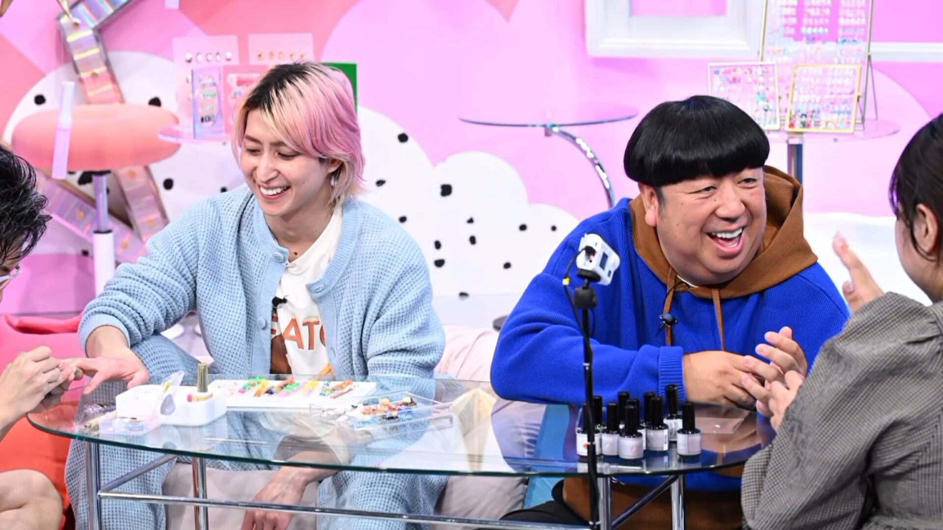 Snow Manの佐久間大介がLE SSERAFIM担当ネイリストからネイルの魅力を学んだ！本人の感想は？