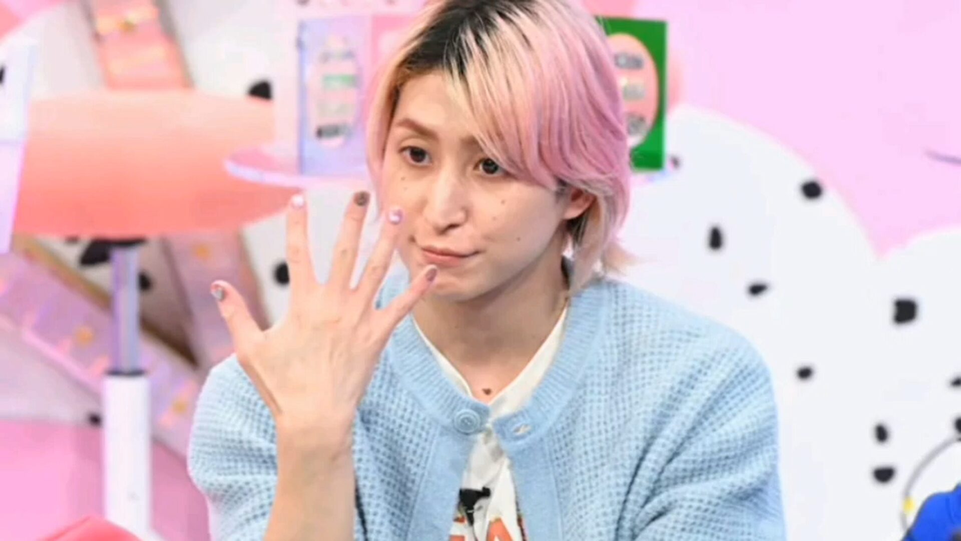 Snow Manの佐久間大介がLE SSERAFIM担当ネイリストからネイルの魅力を学んだ！本人の感想は？