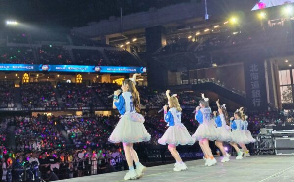 FRUITS ZIPPERが8月23日にエスコンフィールドでミニライブを開催！きつねダンスも！