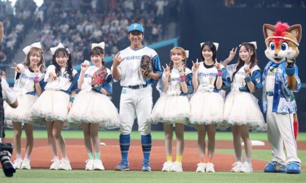 FRUITS ZIPPERが8月23日にエスコンフィールドでミニライブを開催！きつねダンスも！