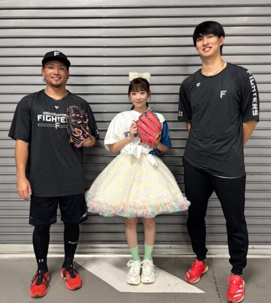 FRUITS ZIPPERが8月23日にエスコンフィールドでミニライブを開催！きつねダンスも！