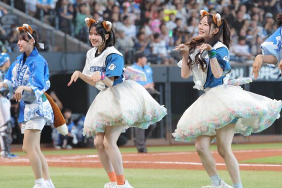 FRUITS ZIPPERが8月23日にエスコンフィールドでミニライブを開催！きつねダンスも！