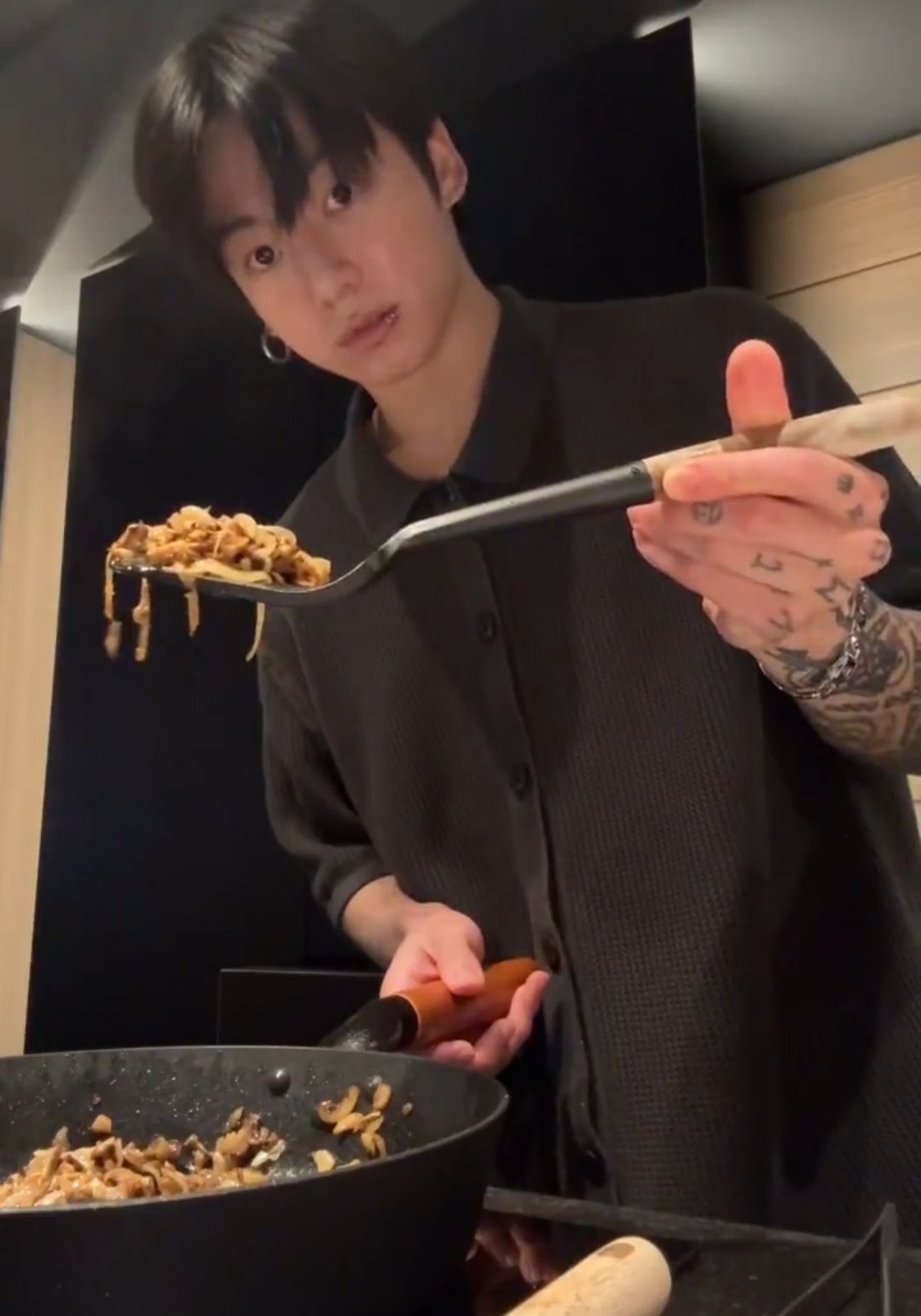 BTS(防弾少年団)のジョングクの料理がプロすぎる!?軍隊での料理経験も!