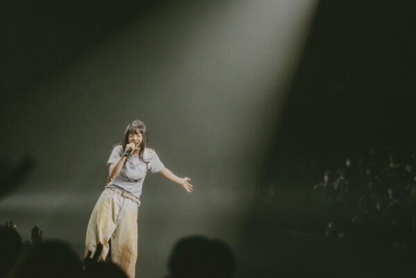 あいみょんが全国ツアー完走！行けなかった人は事後通販でグッズを買えるみたいなので調べてみた