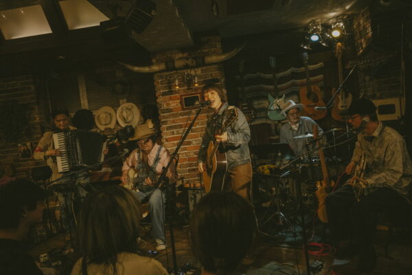 あいみょんがバンド結成!大型新人バンド(笑)OJAMASHIMA’sとは?