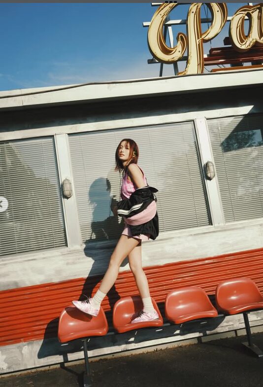 TWICEのモモがインスタを更新！可愛い顔とバキバキ腹筋とのギャップが凄すぎる！