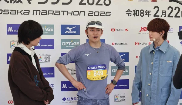 完走後にインタビューした大橋和也（28）が「丈君の走る姿を見て、ボクも走りたくなりました。来年、2人で走りたい」と感化された。一方で、大西流星（24）は「涼しいところで見ていたい」と断って、笑いを誘った。