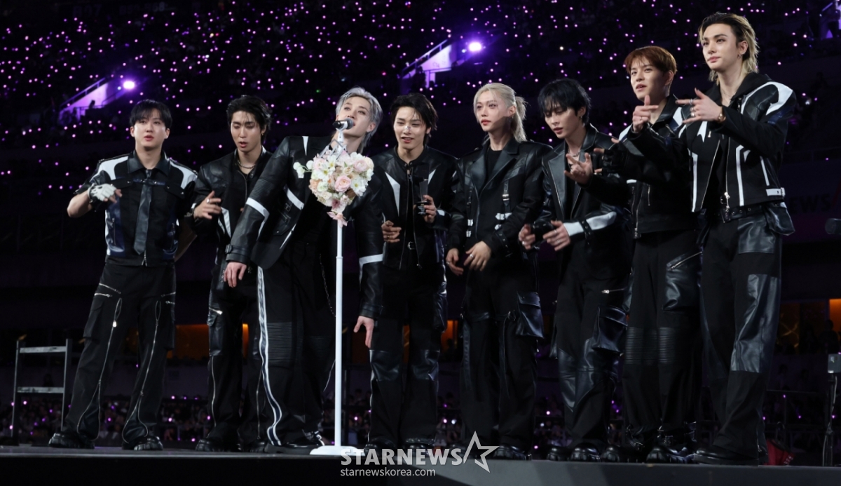 Stray Kidsがデビュー8周年記念のデジタルシングル「星、光（STAY）」を発売！その詳細は？