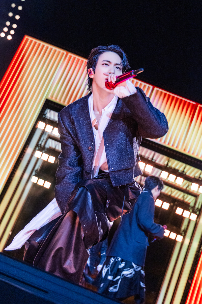 BTS(防弾少年団)が光化門広場でカムバックライブ！４万人が酔いしれた！