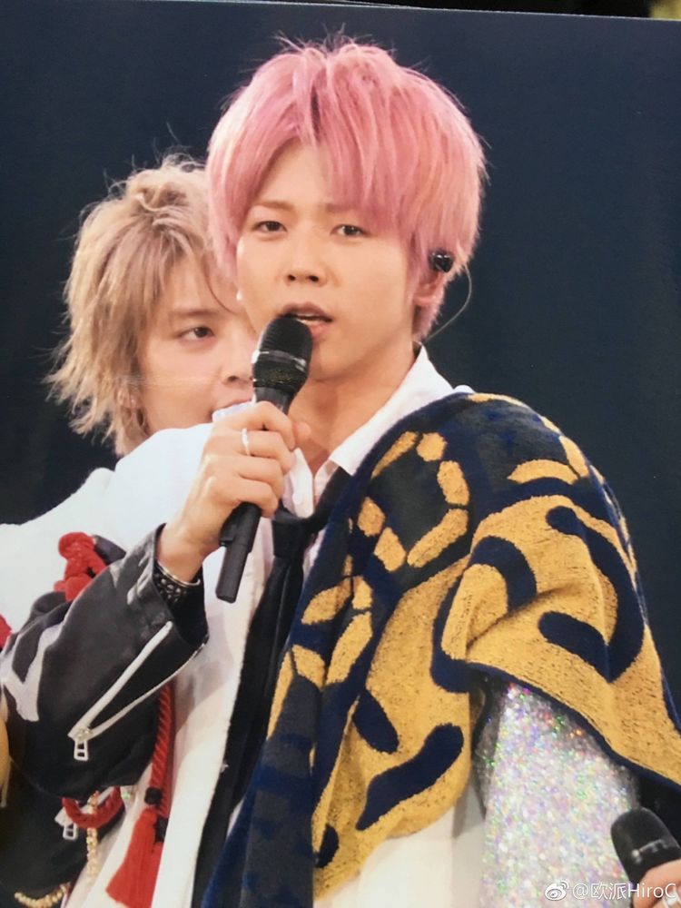 Snow Manの佐久間大介がピンク髪にした理由とは?SixTONESが関係していた!