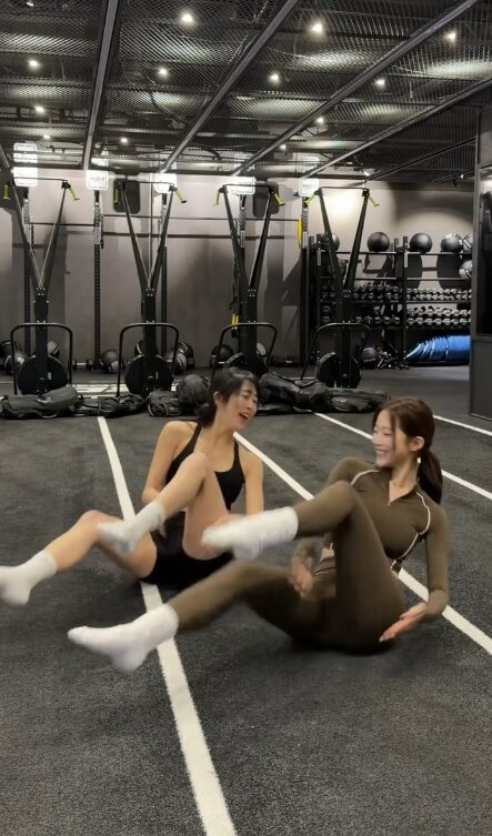 LE SSERAFIMのカズハが腹筋トレーニング動画を公開！実際にやってみる？ファンの反応は？