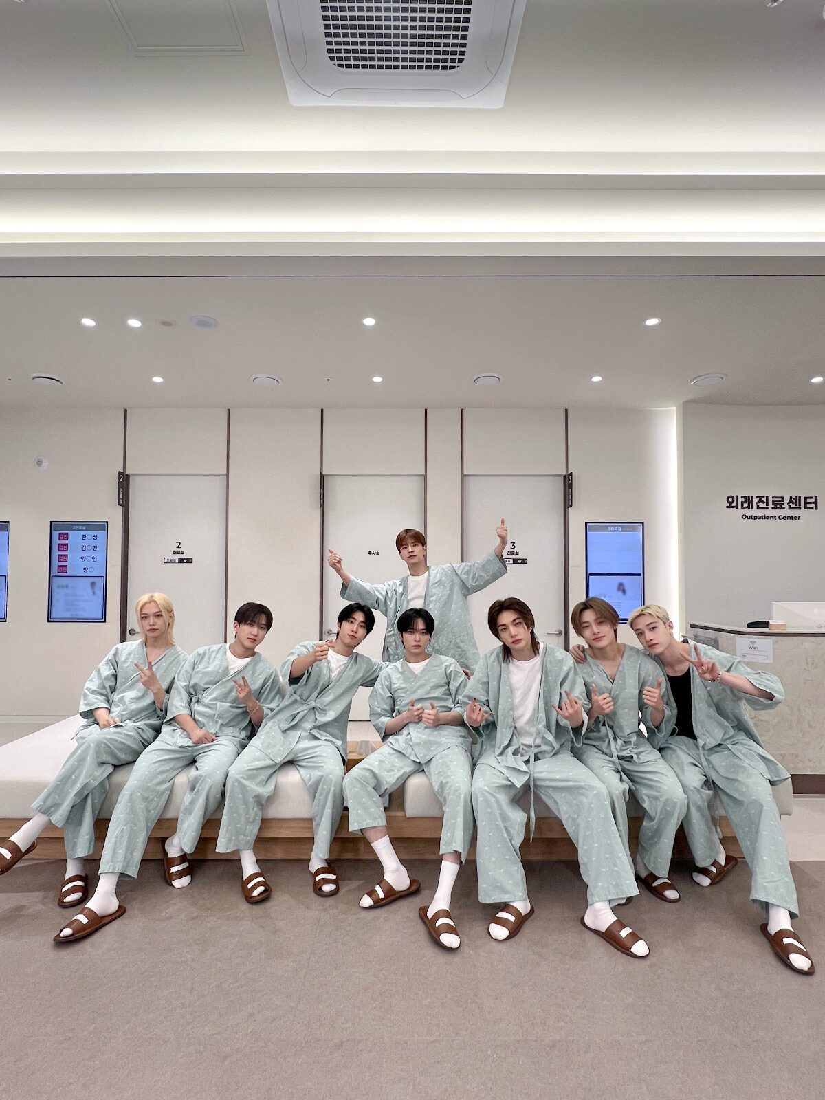 Stray Kidsのバンチャンがインスタに投稿した海辺での筋肉が凄すぎる！