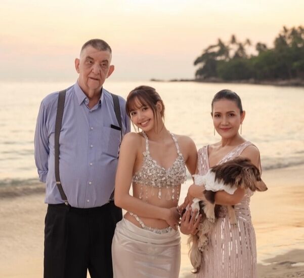 BLACKPINKのリサの20代最後の誕生日パーティーが豪華すぎた！ファンの反応は？