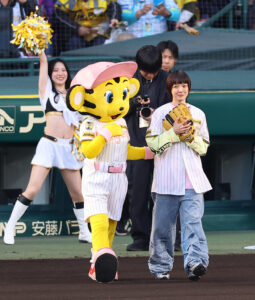 あいみょんが甲子園で始球式！結果はどうだった？