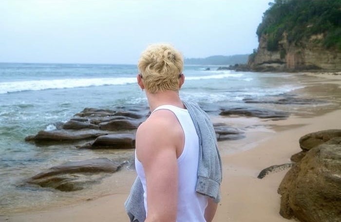 Stray Kidsのバンチャンがインスタに投稿した海辺での筋肉が凄すぎる！