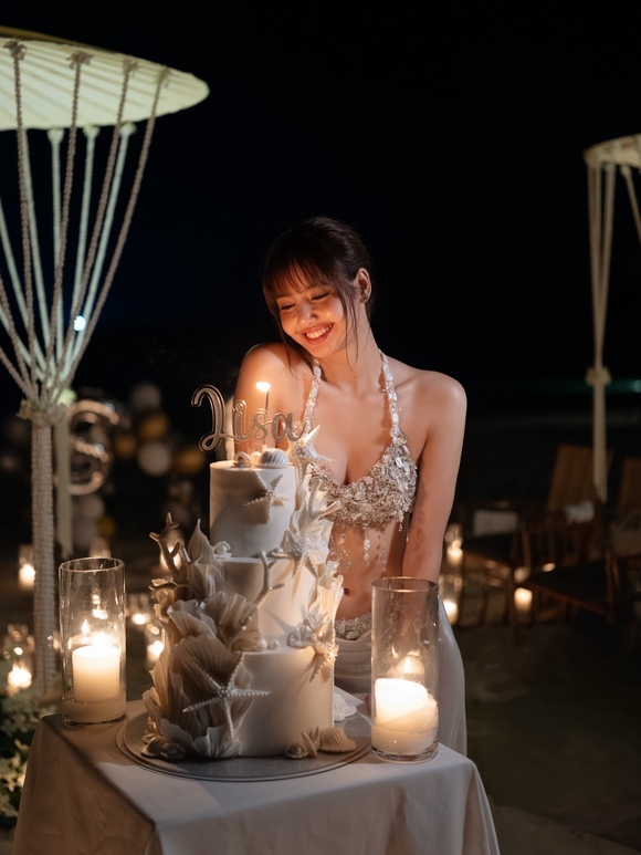 BLACKPINKのリサの20代最後の誕生日パーティーが豪華すぎた！ファンの反応は？