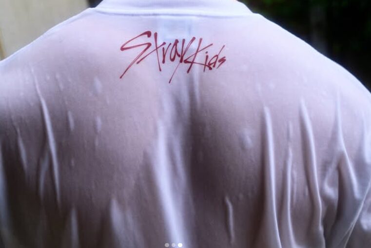 Stray Kidsのバンチャンがインスタに投稿した海辺での筋肉が凄すぎる！