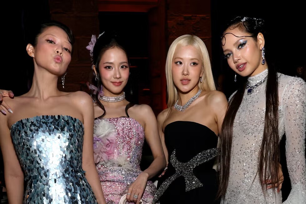 BLACKPINKがメットガラで集合写真を自撮りした場所は？恒例の場所なの？