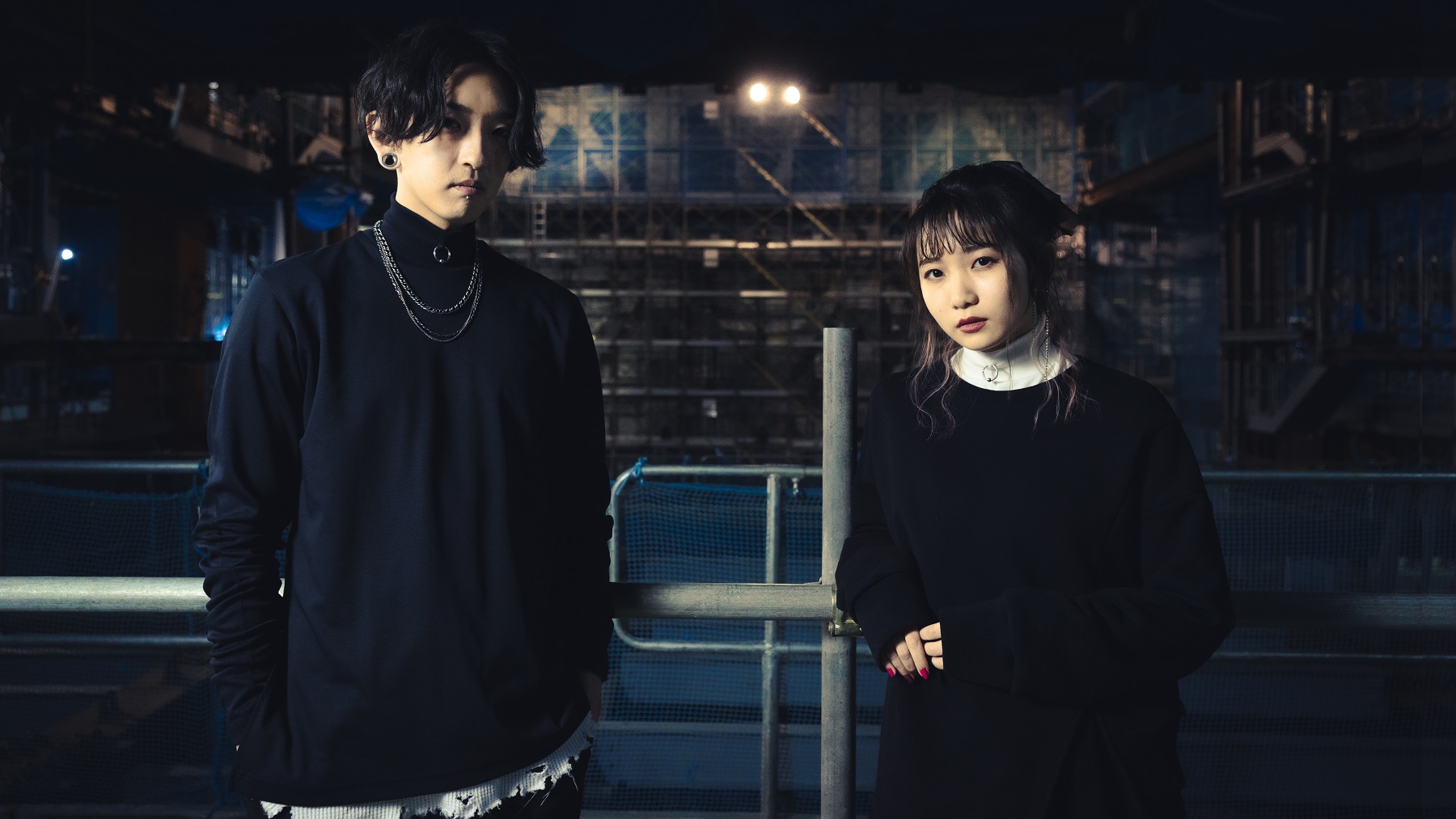 YOASOBIの「夜に駆ける」が史上初ストリーミング累計13億回再生突破。「UNDEAD」も2億回再生突破!