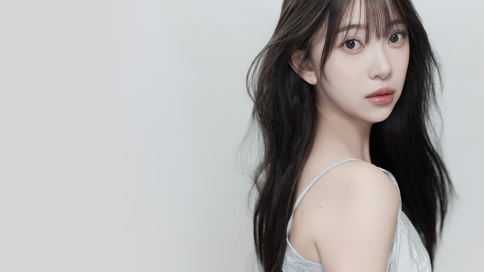 元乃木坂46の堀未央奈が30歳の誕生日に写真集発売!ファンの反応は?