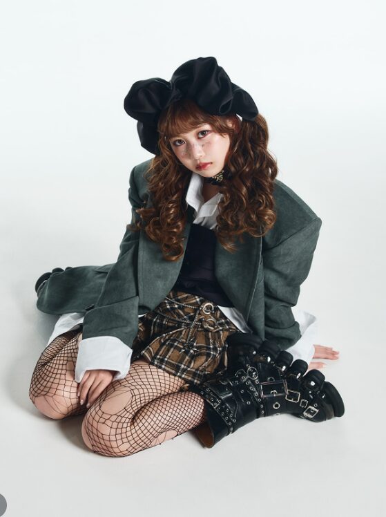 FRUITS ZIPPERが4th Anniversary写真集発売決定!ソロカットも解禁!