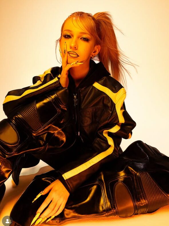 FRUITS ZIPPERが4th Anniversary写真集発売決定!ソロカットも解禁!