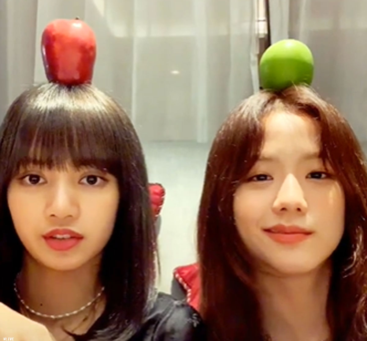 BLACKPINKのジスとリサが新曲を同時リリース!ファンの反応は?